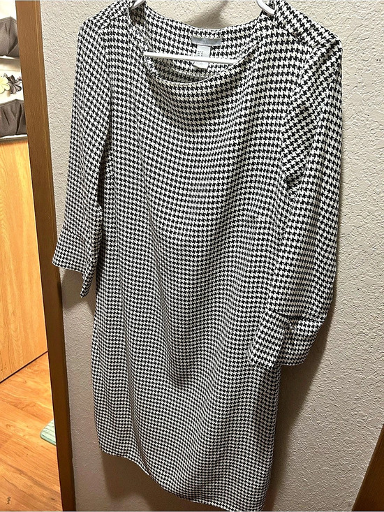 H&M Dresses & Skirts - H&M Houndstooth Mini Dress Black & White L Like New